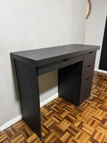 Escrivaninha com 5 Gavetas