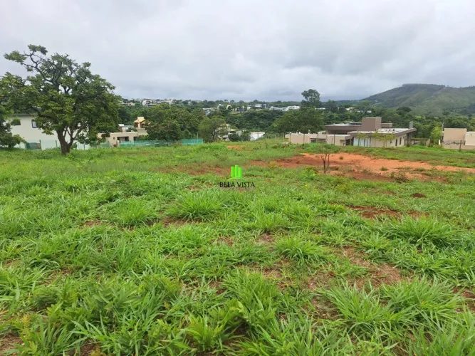 Lote à Venda em Condomínio Fechado - 1080 m²