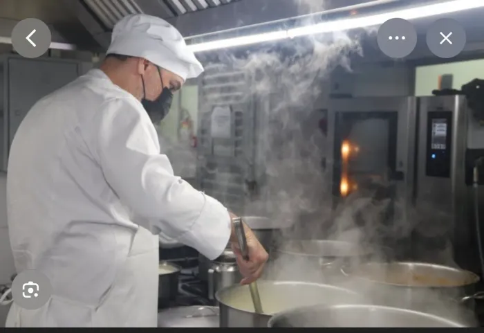 Vaga de cozinheiro industrial