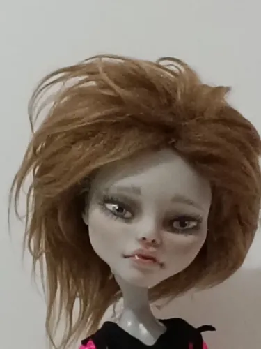 Monster High Ghoulia Yelps customizada