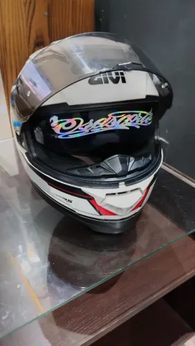 Capacete givi
