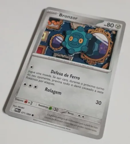 Carta pokemon 3D Bronzor (071/094) - feito a mão - PT br - coleção fogo fantasmagórico