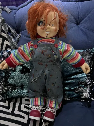 Boneco Chucky 60cm com faca 