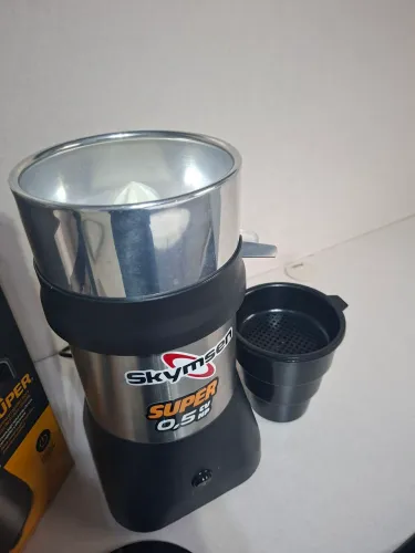 Espremedor de laranja. Profissional