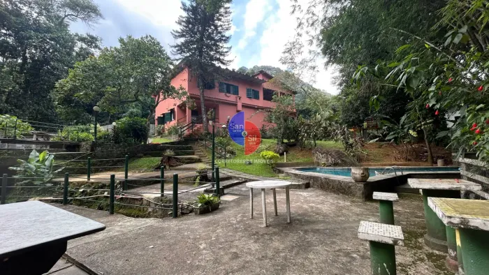 Sítio 4.000m², com lago e acesso privativo a cachoeira, bairro Barreira, Guapimirim, RJ