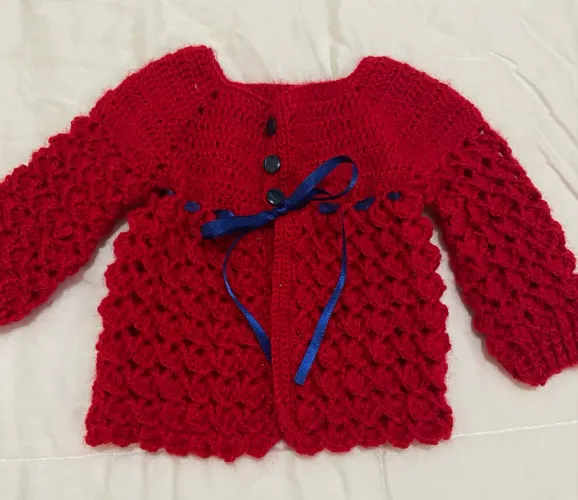 Blusinha de de lã de crochê 