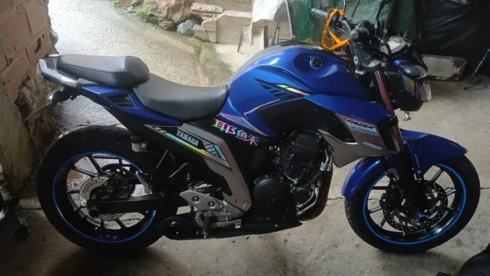 VENDO FZ25 FAZER