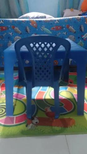 Mesinha criança+cadeirinha, obs mesa quase nova, foi usada pouquíssimo 