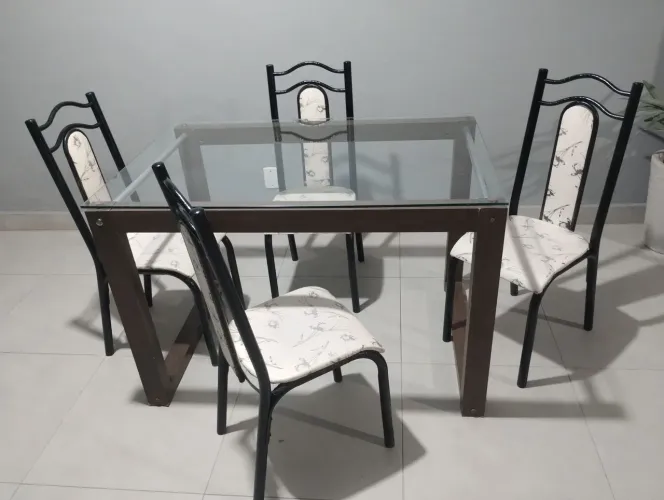Mesa 4 cadeiras usadas entrego no local ler anúncio