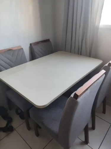 Mesa com 4 cadeiras