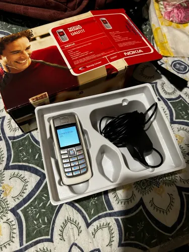 Celular antigos com caixa