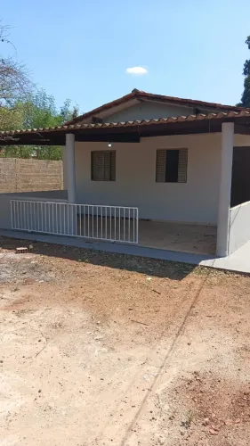 Vendo casa de 2 quartos no Bairro Cruz Preta em Poconé