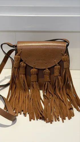 Bolsa Arezzo de franja boho