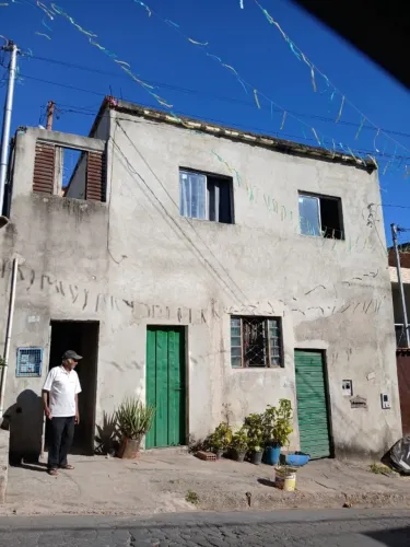 Casas no conjunto Zilah Spósito uma no 1º andar outra no 2º andar e + cobertura.