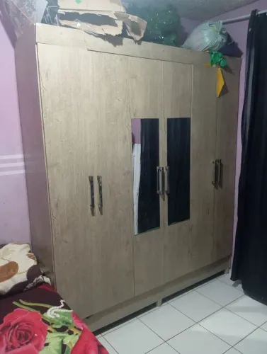 Vendo guarda roupa 6 portas