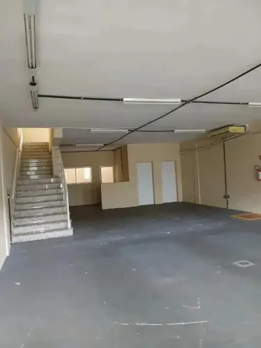 Galpão comercial à venda no Jardim Piazza di Roma com 305m², em Sorocaba-SP.