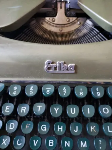 Máquina de escrever marca Erika 10