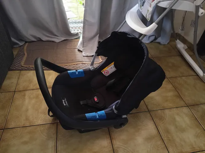 Cadeirinha e bebe conforto de bebe
