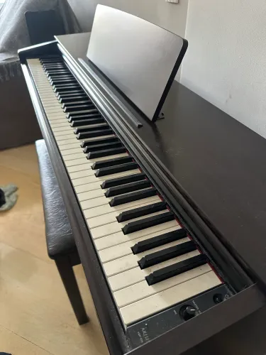 PIANO DIGITAL YAMAHA DE PAREDE EM PERFEITAS CONDIÇÕES 