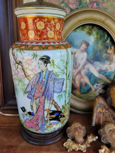Abajur de porcelana pintado a mão antigo 