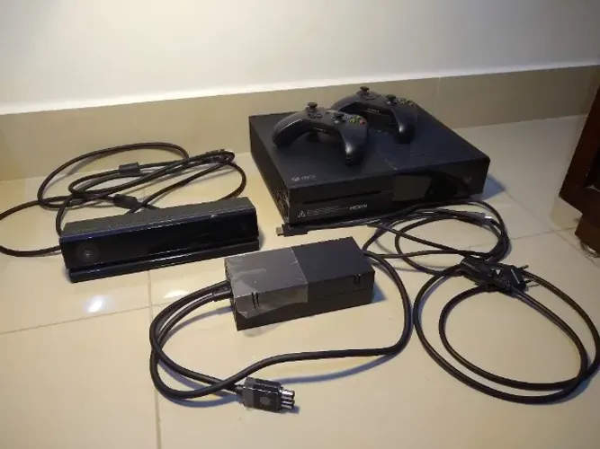 Xbox One 500gb + 2 Controles + Kinect + Jogos