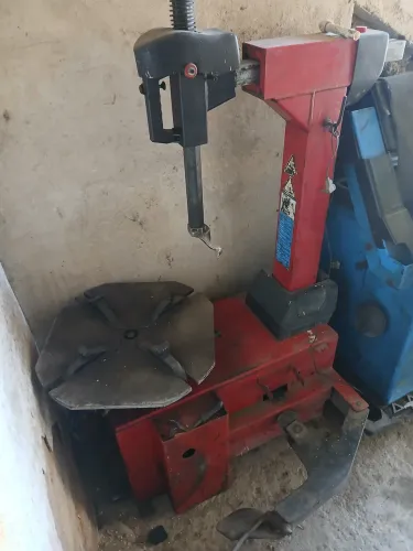 Vendo uma desmontadora de pneus