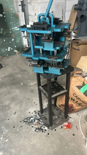 Máquina de estampo suprema e gold semi-novo