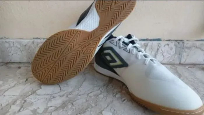 Chuteira Umbro Sala V Pro TAM. 40