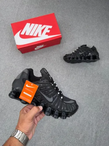 Tênis Nike 12 Molas Preto/Preto Premium Detalhe Refletivo Masculino