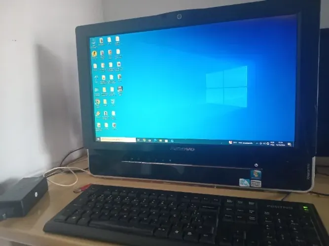 Computador All in one Lenovo formatado e alguns jogos instalados.