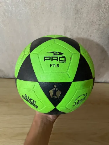 Bola de futvôlei praticamente nova!