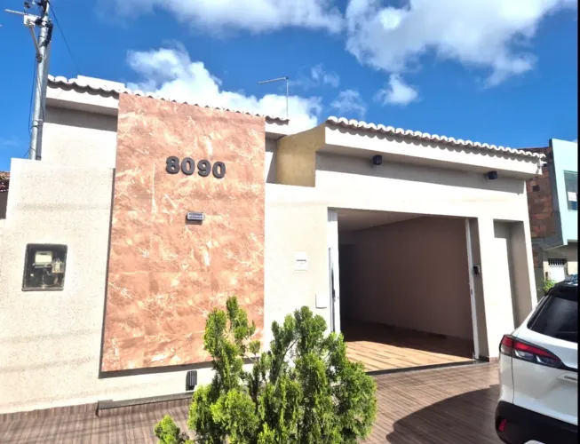 Vende-se,casa com piscina. Faço troca em algo do meu interesse ou vendo !
