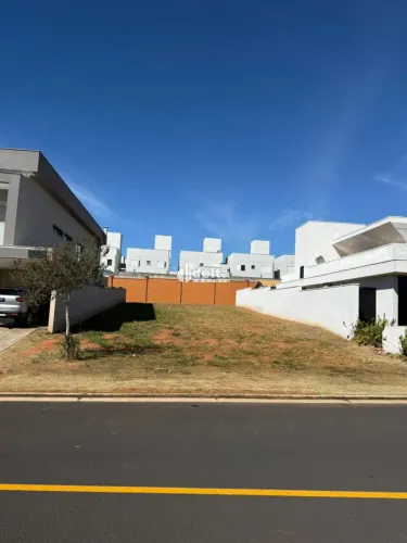 Terreno em condomínio com 479,5 m², disponível para venda no bairro Granja Marileusa em Ub