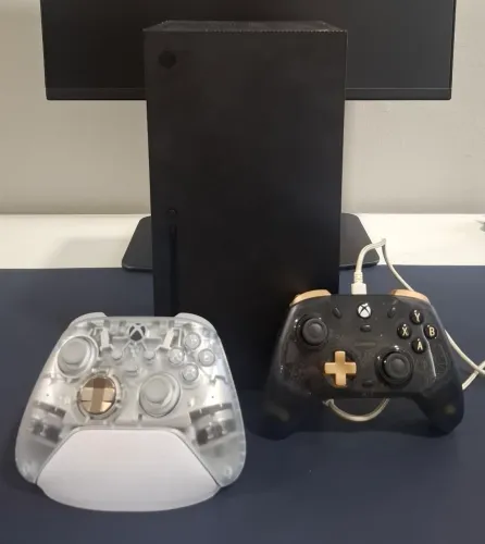 Vendo Xbox series X com Controles
