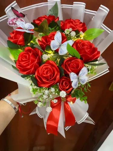 Buquê coreano rosas eternas em cetim