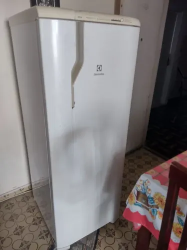 Refrigerador Electrolux 220V em otimo estado e funcionando perfeitamente