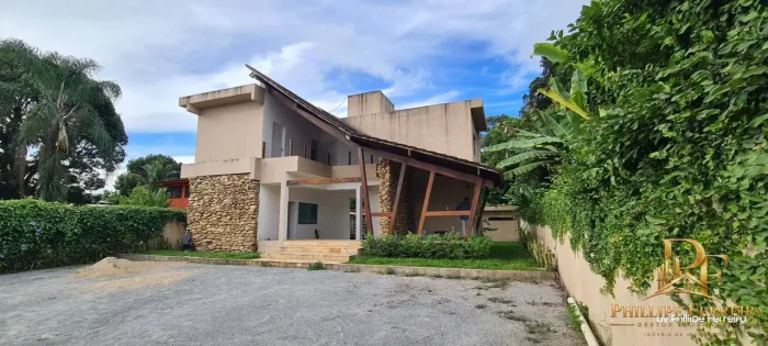 Ponto Comercial com 7 Salas 151m as margens da Estrada de Aldeia