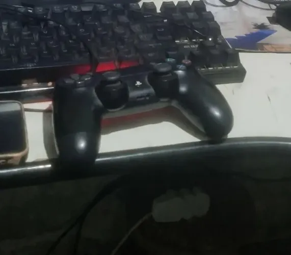 VENDE-SE PS4 FAT 1TB DESBLOQUEADO 1 CONTROLE