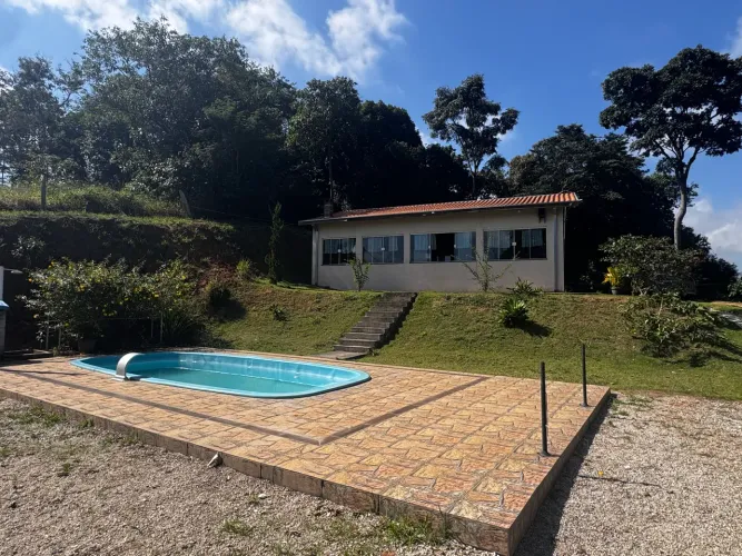 Chácara em Caçapava c/ piscina, a 6km do Supermercado Shibata