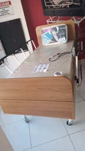 Cama hospitar motorizada
