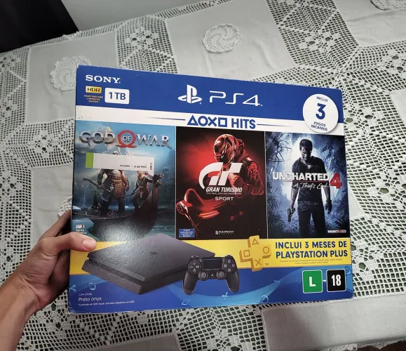 Playstation 4 slim 1 TB + 6 jogos