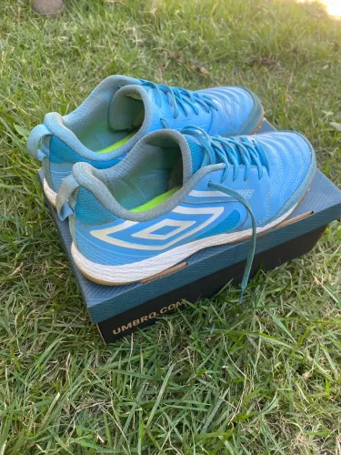 Umbro Pro 5 Bump com poucos dias de uso
