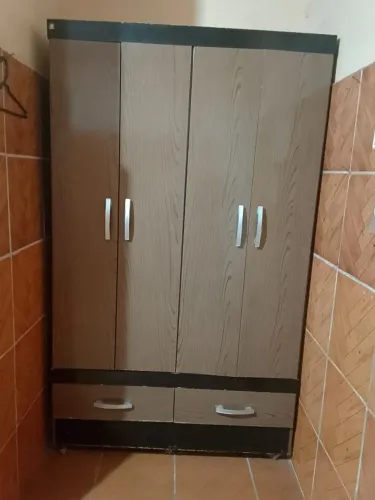 Guarda-roupas solteiro com 4 portas