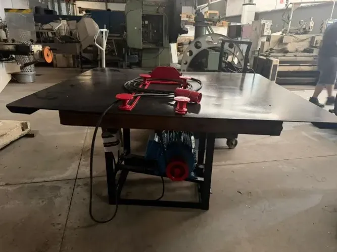 Serra de mesa industrial (bancada reforçada, mesa grande)