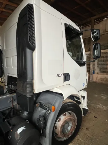 Volvo vm 330 caçamba 6x2