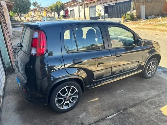 Fiat Uno Sporting 1.4 EVO Fire Flex 8V 4P 2012