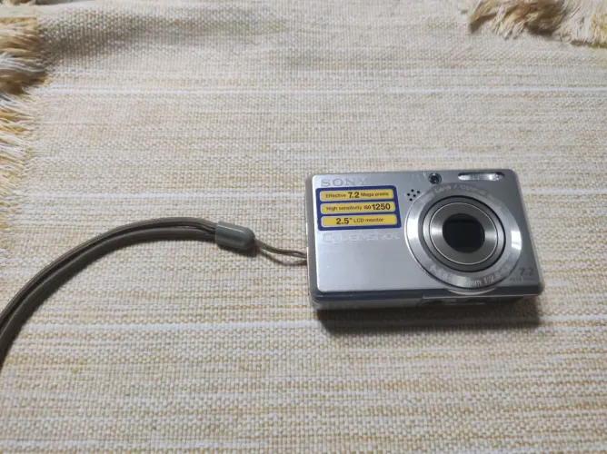 Câmera Fotográfica Sony Ciber Shot 7.2