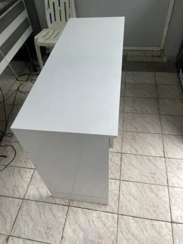 Escrivaninha com gaveta