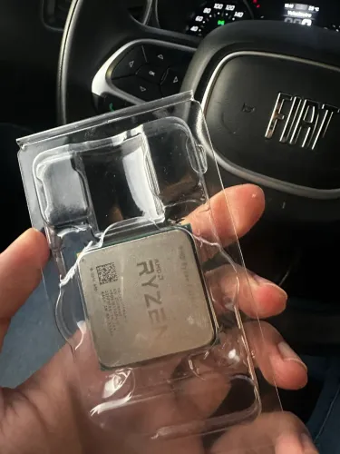 AMD RYZEN 3 3200G ( com placa integrada )