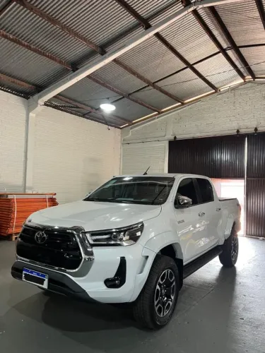 Toyota Hilux CD SRX Plus 4X4 2.8 TDI Die. Aut. 2024